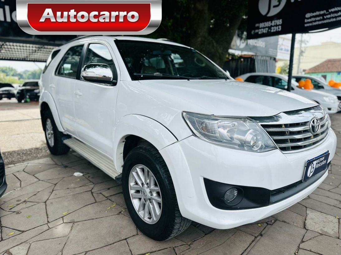 Foto do veículo TOYOTA HILUX SW4 2.7 SR 4X2 16V ano 2014