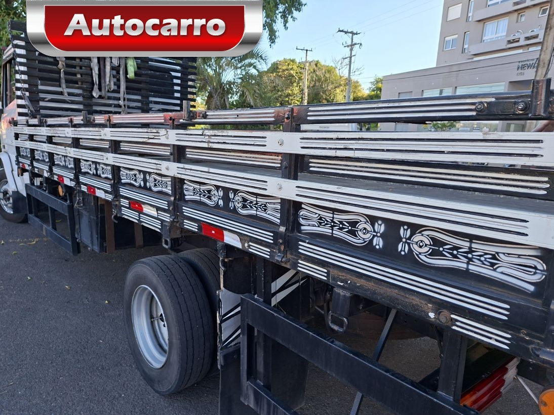 MERCEDES-BENZ 710 PLUS 2006, HAMBURGO VEICULOS / Autocarro