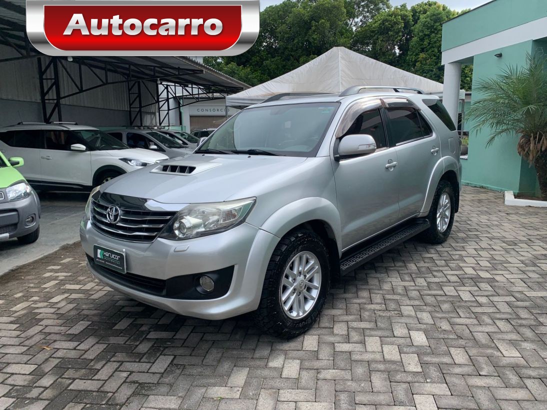Toyota Hilux Sw4 3.0 SRV 4X4 7 LUGARES 16V TURBO INTERCOOLER DIESEL 4P AUTOMÁTICO 2013