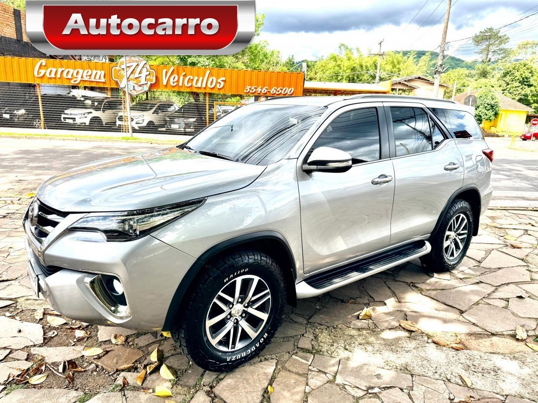 Toyota Hilux Sw4 SRX 4X4 2.8 TDI 16V DIES. AUT. 2016