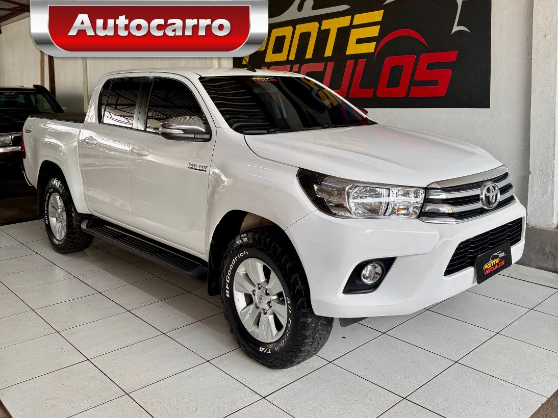 Toyota Hilux 2.8 D-4D TURBO DIESEL CD SRV 4X4 AUTOMÁTICO 2017