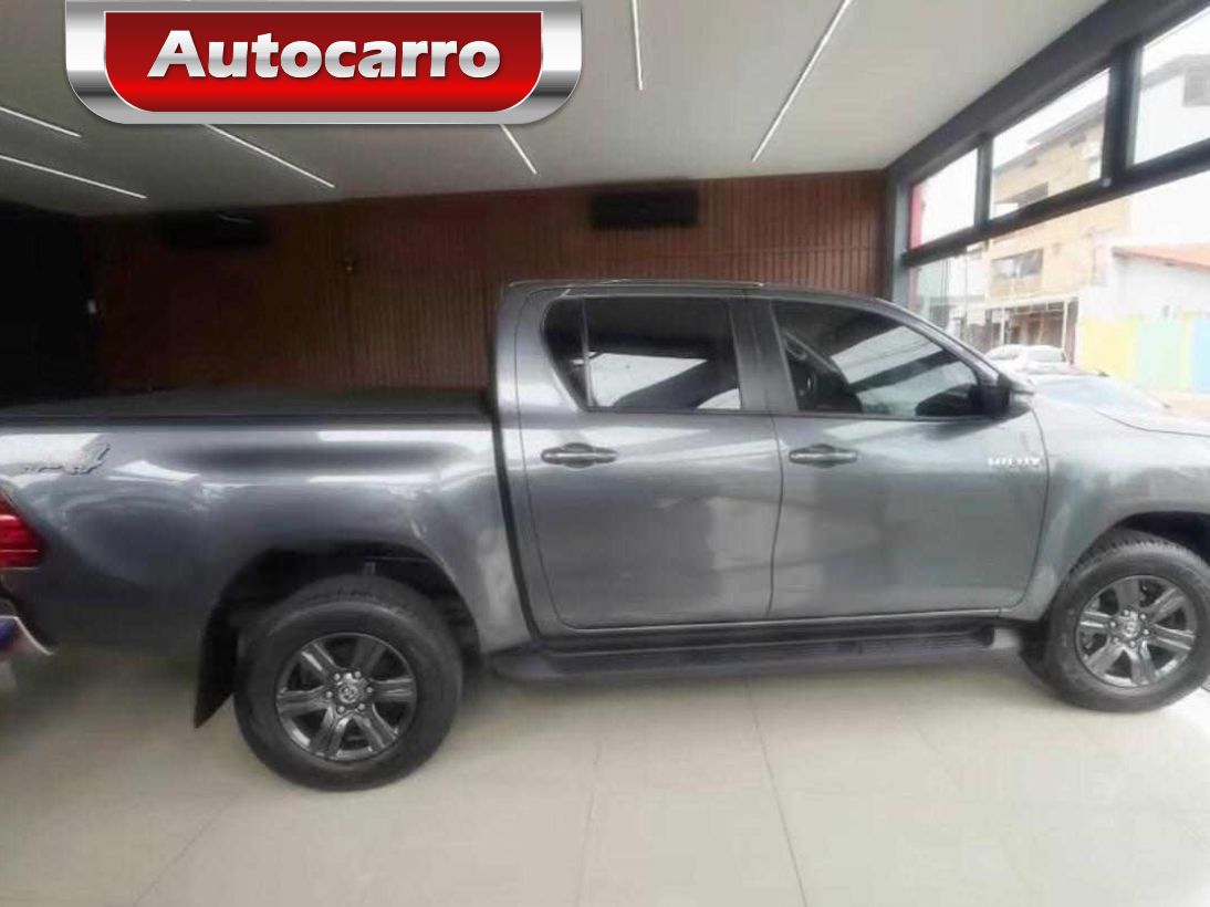 Toyota Hilux 2.8 D-4D TURBO DIESEL CD SRV 4X4 AUTOMÁTICO 2025