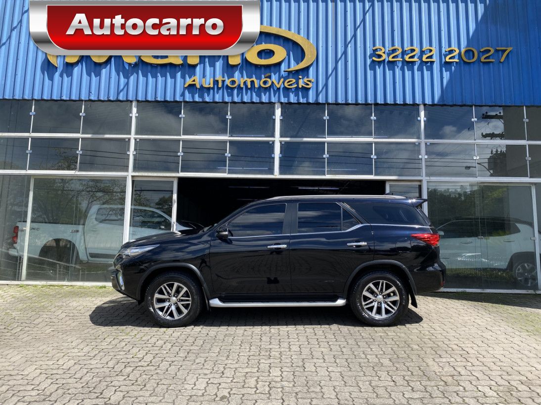 Toyota Hilux Sw4 SRX 4X4 2.8 TDI 16V DIES. AUT. 2016
