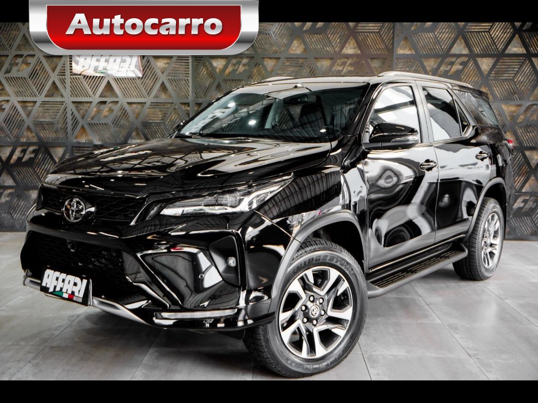 Toyota Hilux Sw4 2.8 D-4D TURBO DIESEL SRX PLATINUM 7L 4X4 AUTOMÁTICO 2025